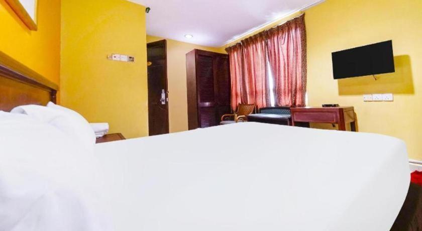 Oyo 90486 New Station Hotel Klang Exterior foto