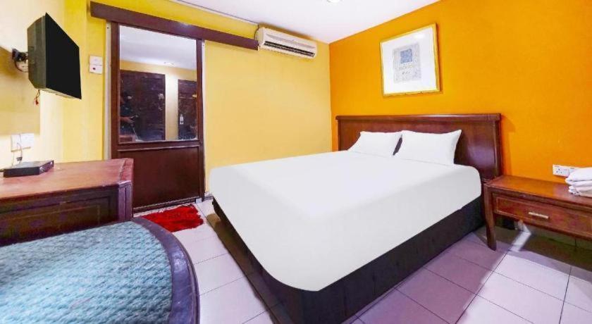 Oyo 90486 New Station Hotel Klang Exterior foto